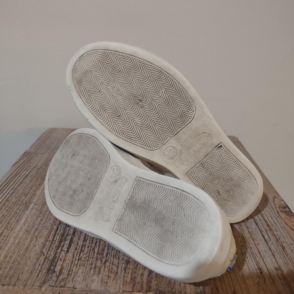 Steve Madden White Iridescent Quilted Canvas Girl Slip Ons Size 12 - Picture 4 of 4